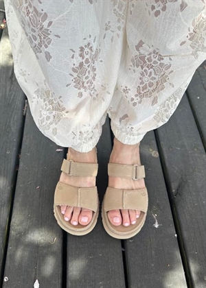W GoldenGaze slide sandal Mustard Seed UGG 